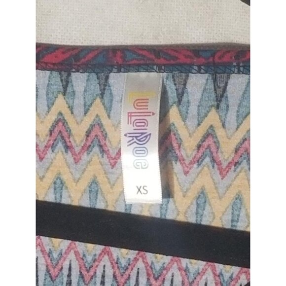 LuLaRoe Classic T shirt tribal red yellow blue polyester blend size xs READ new - Picture 5 of 11